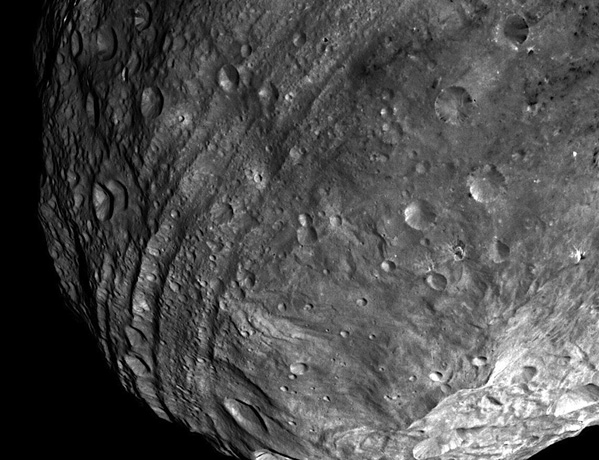 Cận cảnh Vesta, tiểu hành tinh lớn thứ hai trong hệ mặt trời