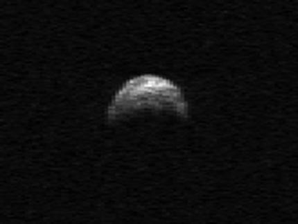 Ảnh chụp radar của tiểu hành tinh 2005 YU55