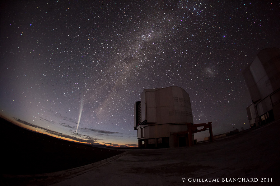 [Ảnh] Sao chổi Lovejoy trên đài thiên văn Paranal 