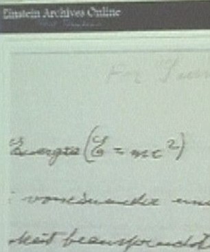 Trưng bày bản thảo viết tay công thức E = mc2 cùng những tư liệu quý khác của Einstein