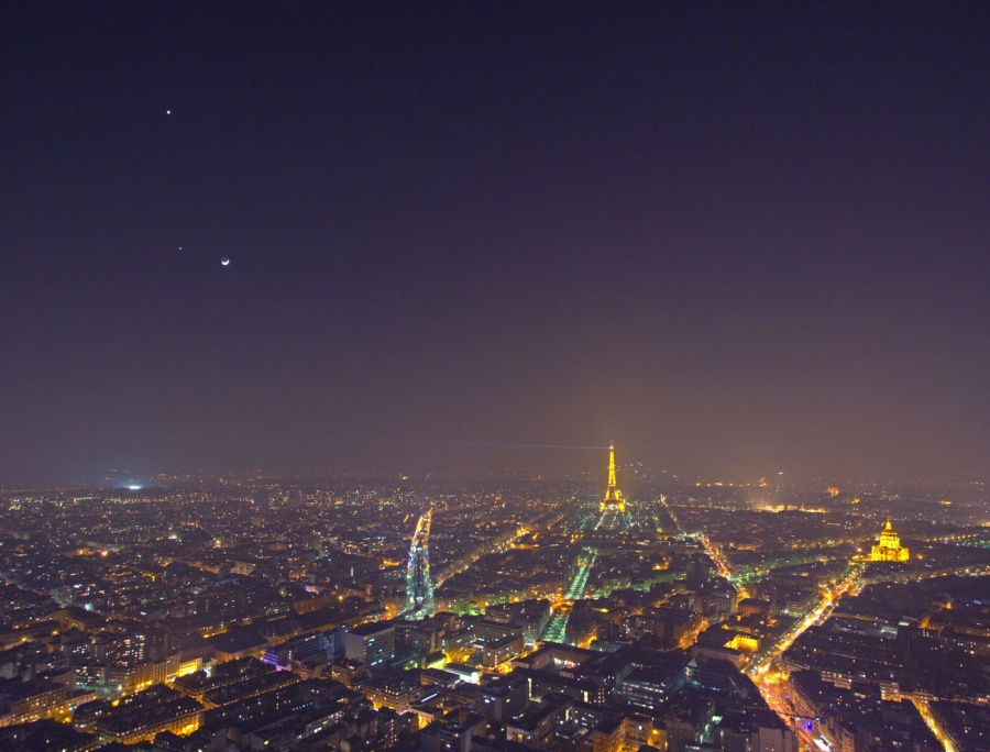 Bạn có nhận ra ánh đèn của thành Paris trong bức ảnh này