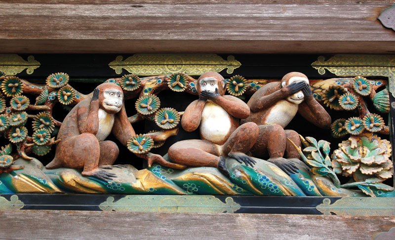 Bức điêu khắc ba con khỉ tinh ranh trên điện thờ Nikko Tosho-gu ở Nhật Bản. (Ảnh: Shutterstock/Asia Glab)