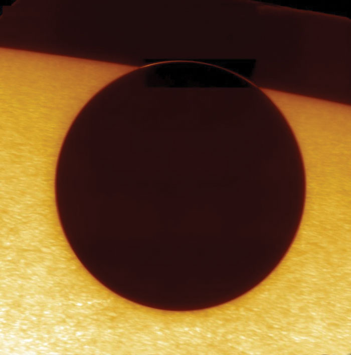 Kim tinh đi ra khỏi Mặt trời, chụp bằng kính thiên văn 1 m của Thụy Điển. (Ảnh: NASA)