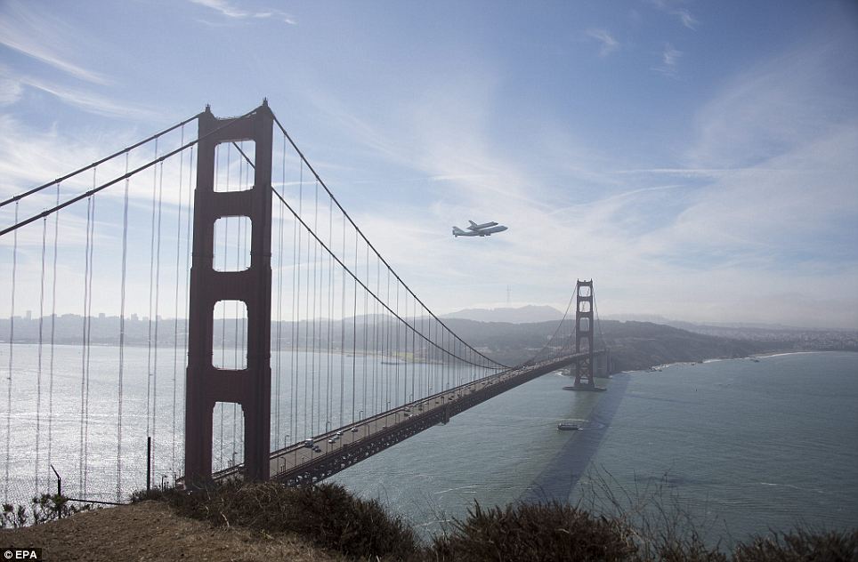 Lướt qua bầu trời Golden Gate