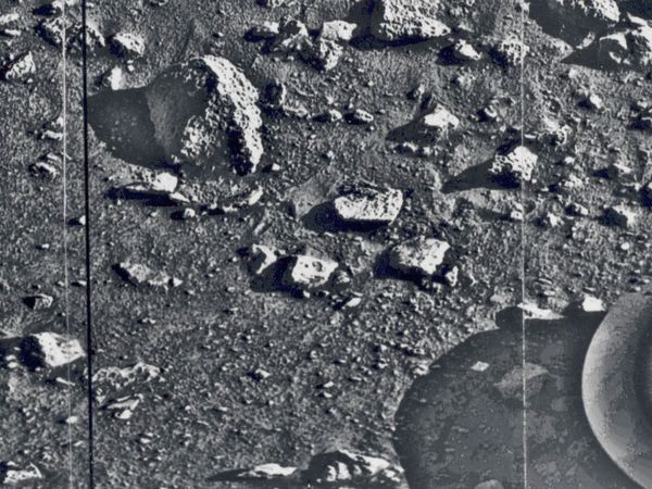 Ảnh chụp đầu tiên của bề mặt Hỏa tinh