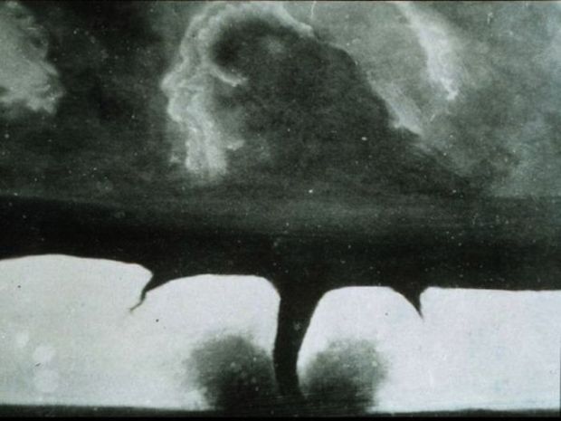 Ảnh chụp đầu tiên của một tornado, 1884