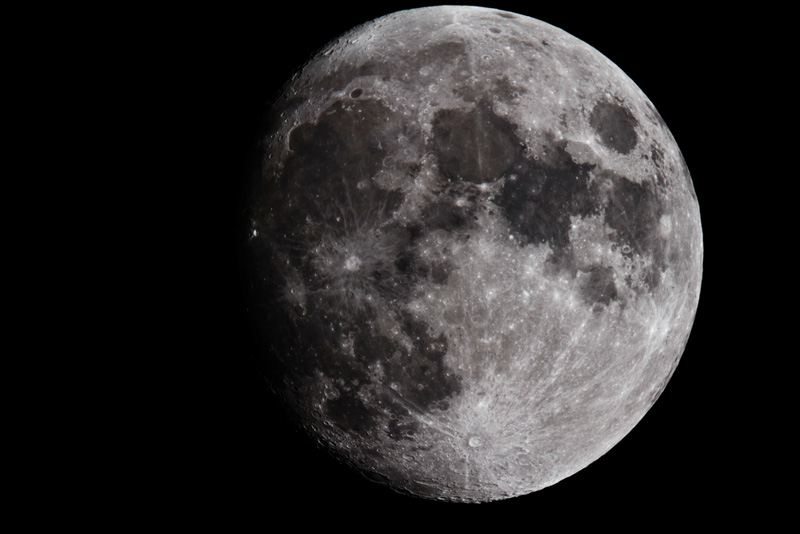 Mặt trăng ảnh hưởng như thế nào đến thế giới về đêm?