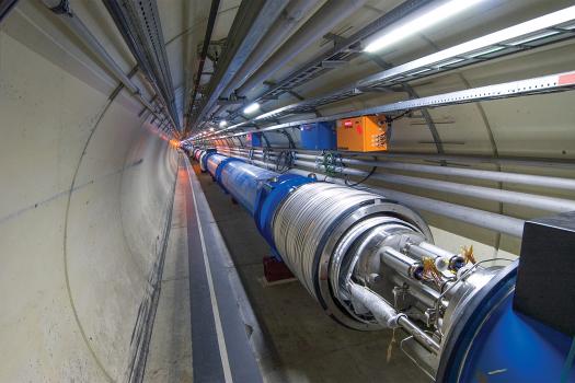 Chuyện gì sẽ xảy ra nếu chùm proton của LHC lao trúng bạn?