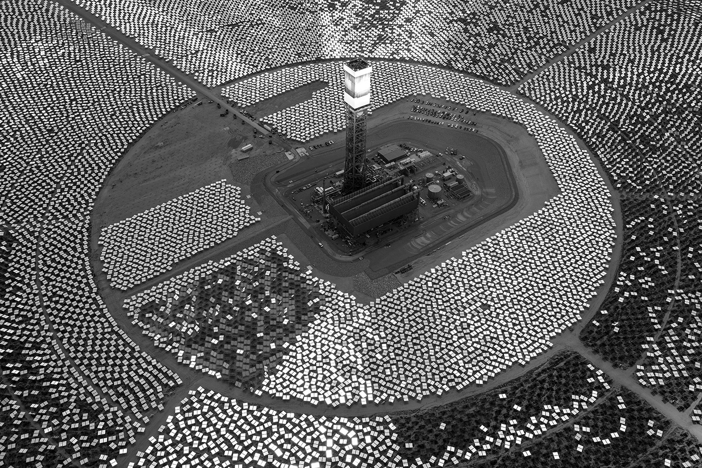 Mô hình nhà máy nhiệt điện mặt trời Hồ Ivanpah Dry ở California Mô hình nhà máy nhiệt điện mặt trời Hồ Ivanpah Dry ở California