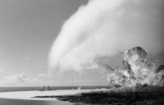 Đám mây hình thành phía trên một vụ nổ TNT