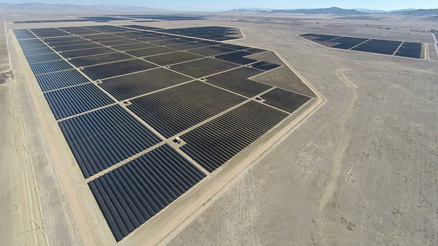 Nhà máy điện mặt trời lớn nhất thế giới sắp đi vào hoạt động