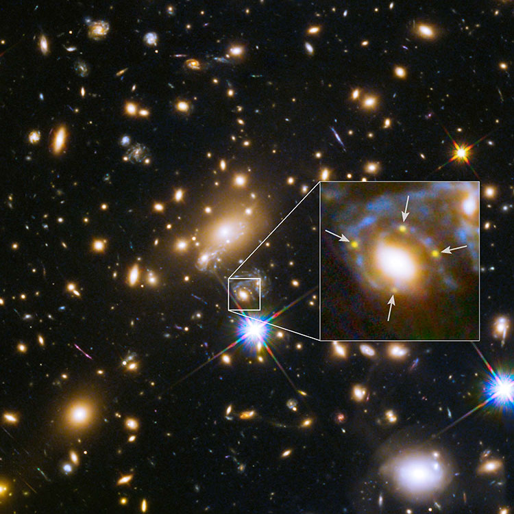 Sự hội tụ hấp dẫn tạo ra ‘chữ thập Einstein’ của một sao siêu mới ở xa