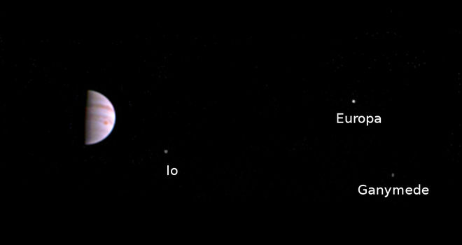 Ảnh chụp đầu tiên của phi thuyền Juno từ quỹ đạo Mộc tinh