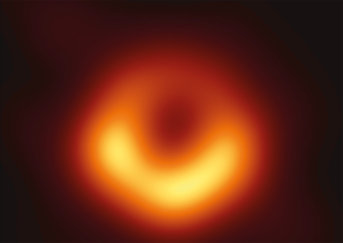Hình ảnh trực tiếp đầu tiên của một lỗ đen