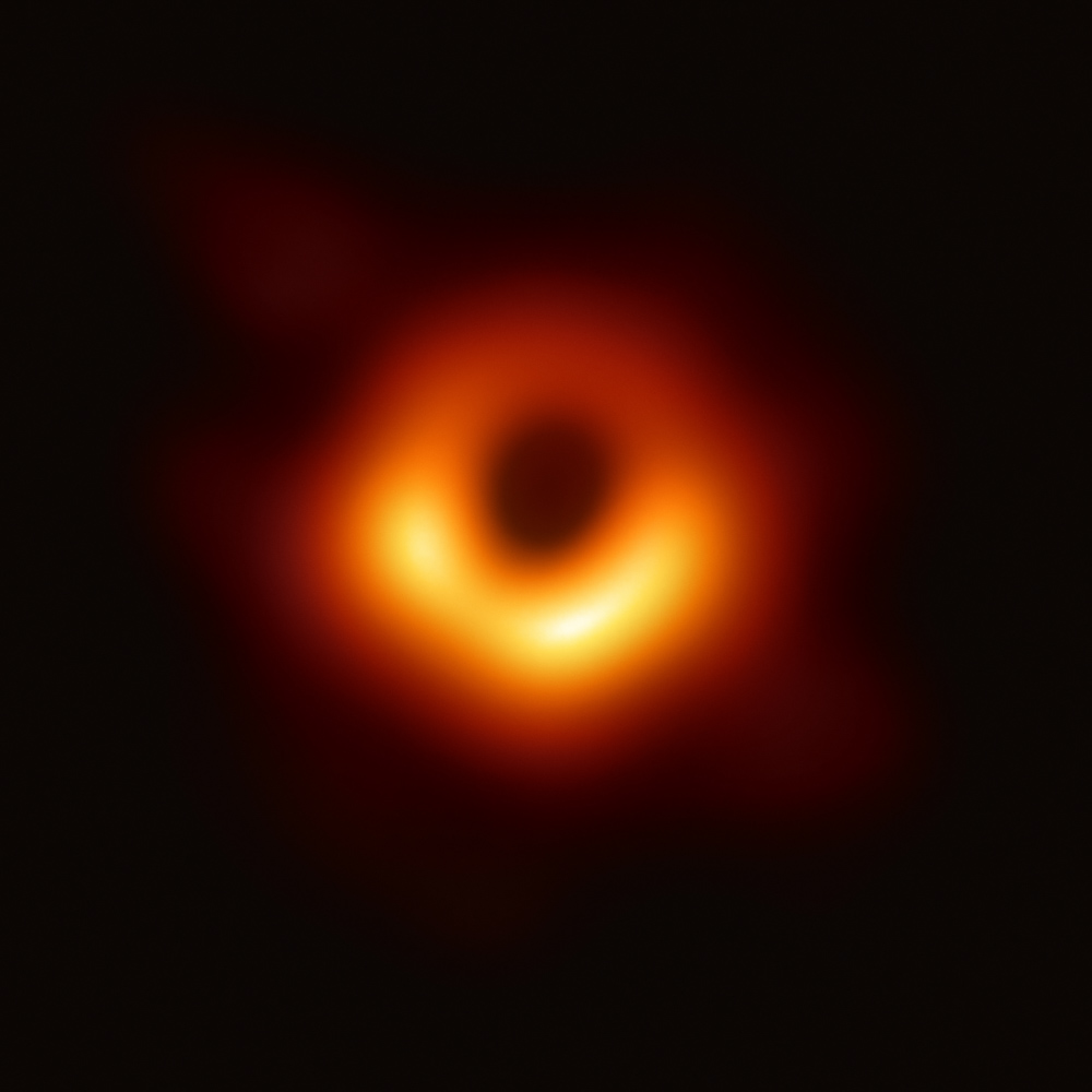 Hình ảnh đầu tiên về một lỗ đen