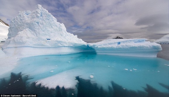 Những núi băng trôi tráng lệ ở Nam Cực