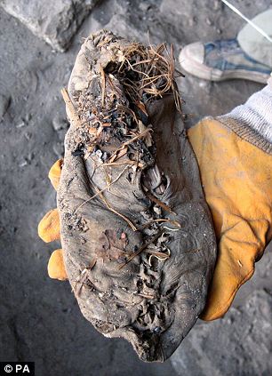 Armenia: Phát hiện chiếc giày cổ nhất thế giới 